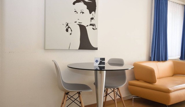City-Studio - sweet and modest (Crown 14)