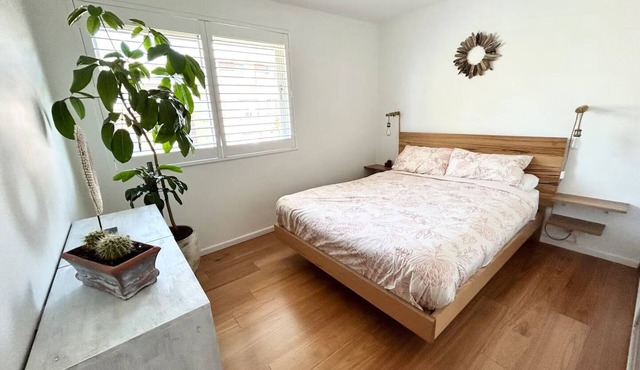 Clean,bright apartment & CARPORT close to: beach, airport, CBD