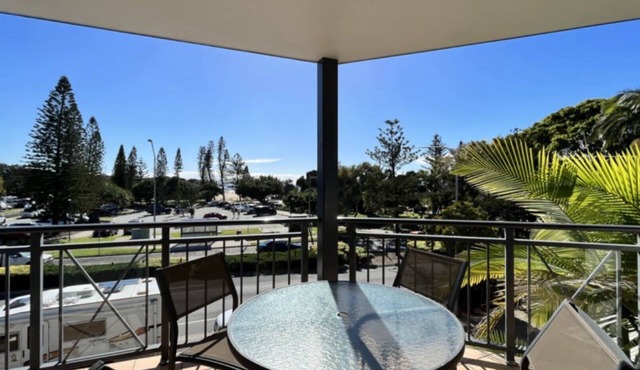 Coastal Dicky Beach: 2 Bed/2 Bath, Pool