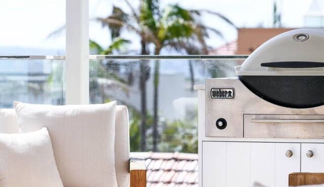 Coastal Elegance: Art Deco Charm w Harbour Views
