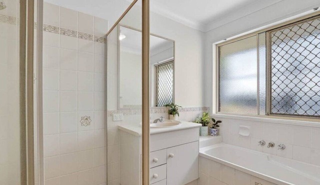 Comfortable Family Home | Bethania 4B