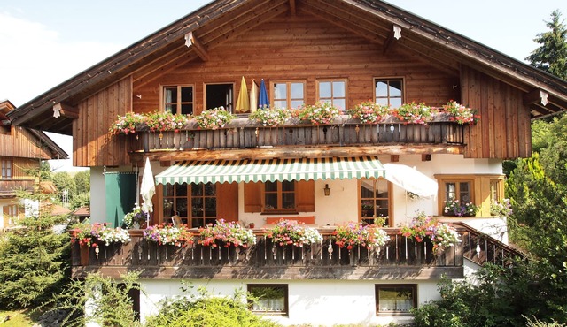 Comfortable, fully furnished apartment with mountain views for 4 people in Schliersee