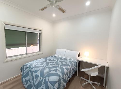 Comfortable Queen Room in Heart of Merrylands - NM2