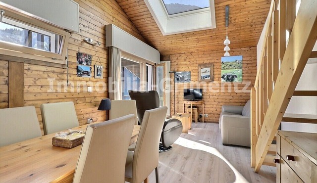 Comfortable studio on 2 levels for 2 to 4 people, living room with 1 divan bed, kitchen area with di in Grimentz