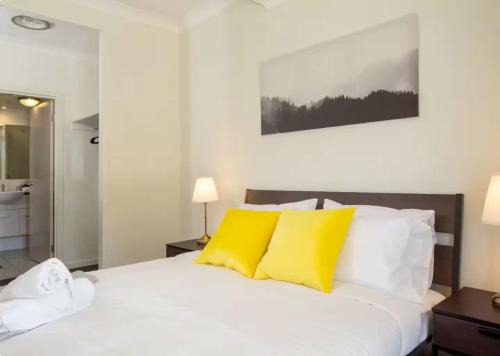Comfy 2BD Parkside Home Close to UQ & Mall in Brisbane