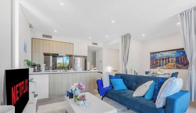 Cozy 2 Bedrooms at Centre of Burwood