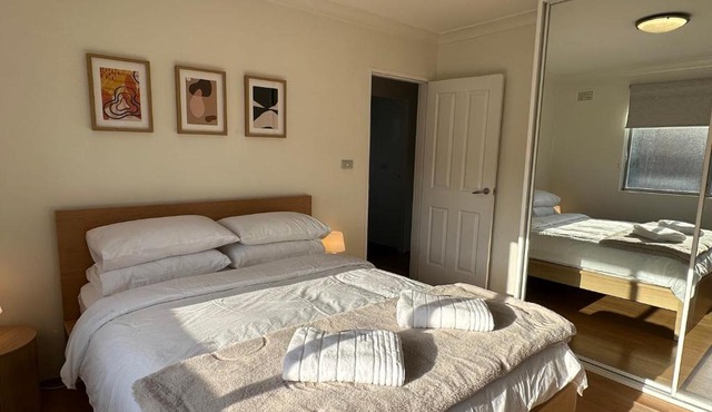 Cute & Light-filled Apartment - near Liverpool CBD