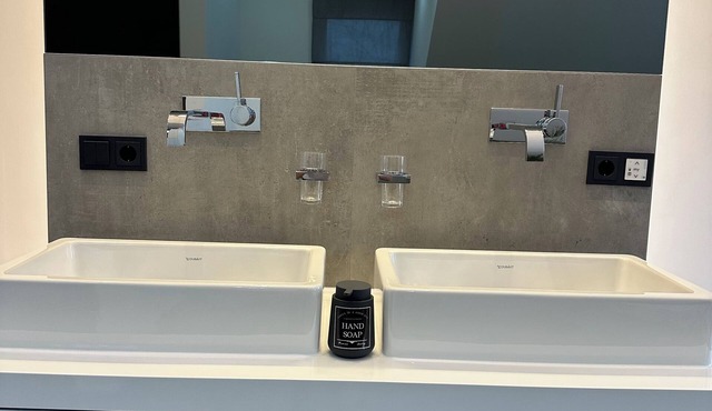 Design meets luxury - 2 bedroom wellness bathroom in München
