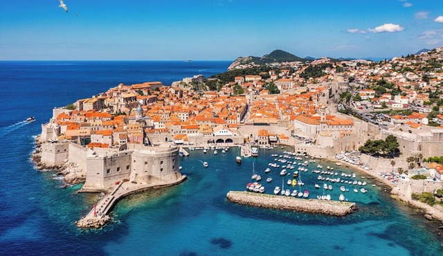 Dubrovnik Delight: A Sun-Kissed Sailing Experience