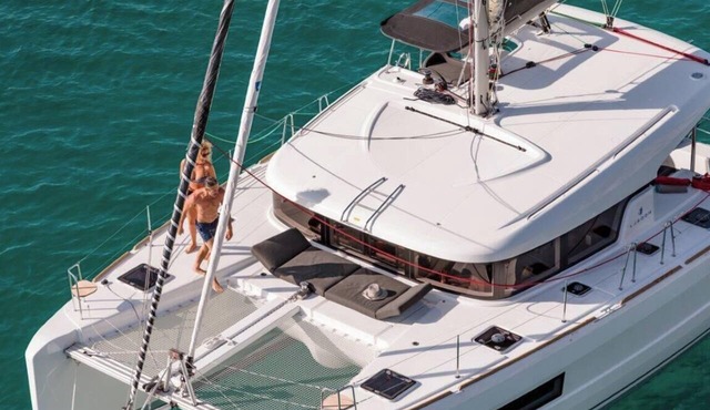 Dubrovnik Delight: A Sun-Kissed Sailing Experience