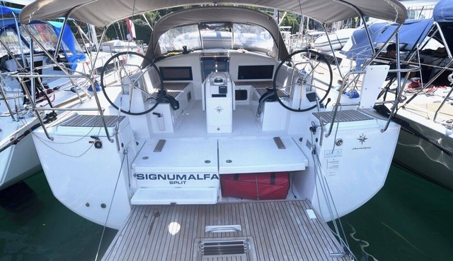 Dubrovnik Delight: A Sun-Kissed Sailing Experience