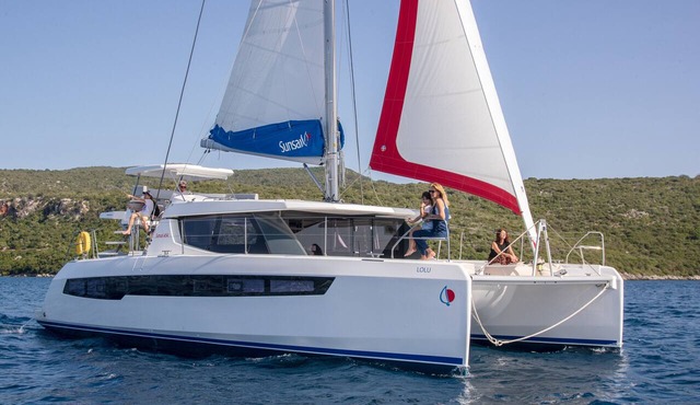 Dubrovnik Delight: A Sun-Kissed Sailing Experience