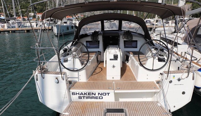Dubrovnik Delight: A Sun-Kissed Sailing Experience