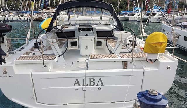 Dubrovnik Delight: A Sun-Kissed Sailing Experience