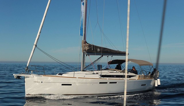 Dubrovnik Delight: Sun-soaked Sailing Adventure