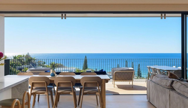 Eagles Nest - Wake to the sunrise over the glittering Coral Sea