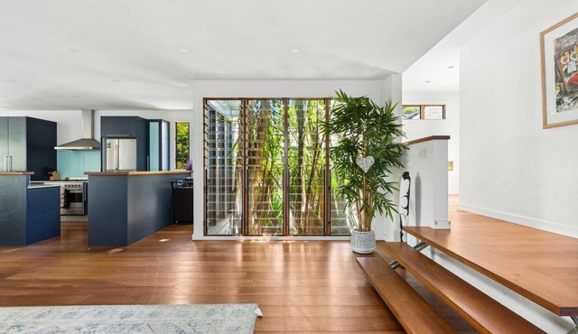 Elegant 3-Bed Home with Games Room