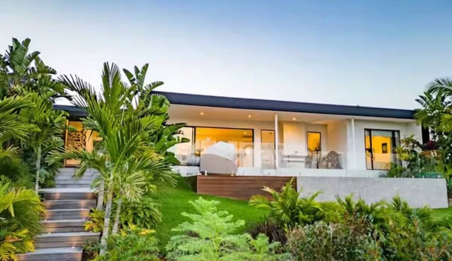 Elevated Family Home | Pool, Pizza Oven & Fire Pit