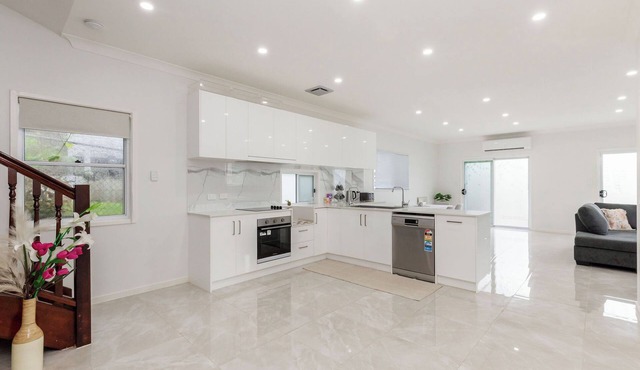Entire House close to CBD South Bank