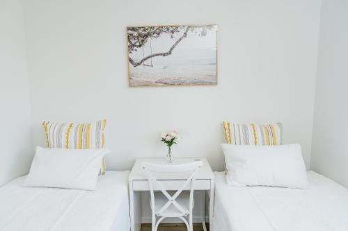 Entire Unit 02 Rooms 04 King Single Beds 11 kms to Goldcoast Airport
