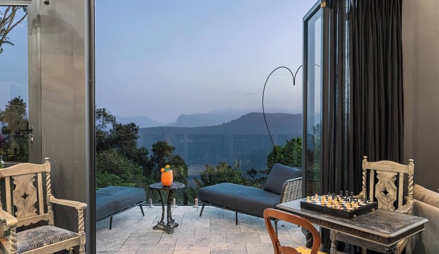 Escape to Serenity in Beechmont Luxurious Cabin Retreat