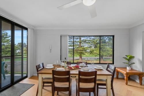 Esplanade Escape - Beachfront Family Bliss