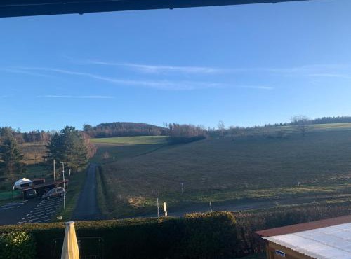 Ferienwohnung mit großem Balkon und Blick in den Taunus in Glashuetten