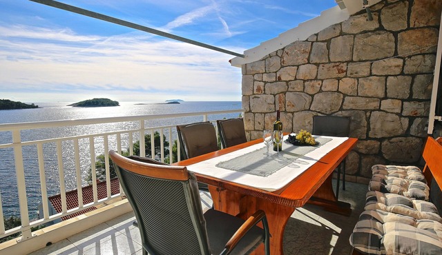 Four-bedroom apartment near beach Prižba, Korčula (A-9255-d)