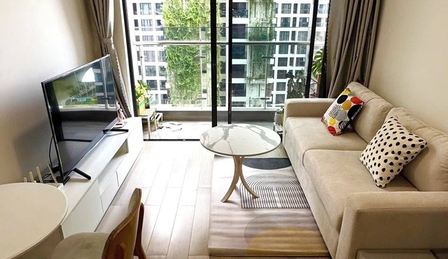 Fully Furnished 1BED-1BATH Luxury Masteri Apartment, 5 mins walk to Vincom Mall