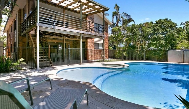 Generous Family Home with 4 Bedrooms, Pool, Pet Friendly