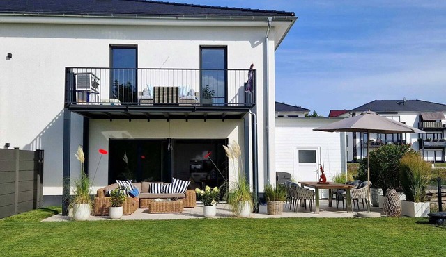 Goitzschesee Vacation Home Right on the Water with a Fireplace & View of Lake Goitzsche in Muldestausee