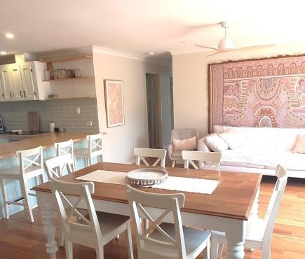 Gold Coast Family Retreat, beach 1 and half kms, shops, full home