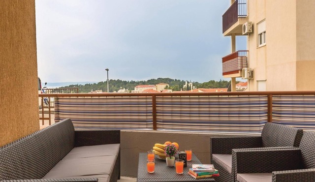 Gorgeous apartment in Makarska with WiFi