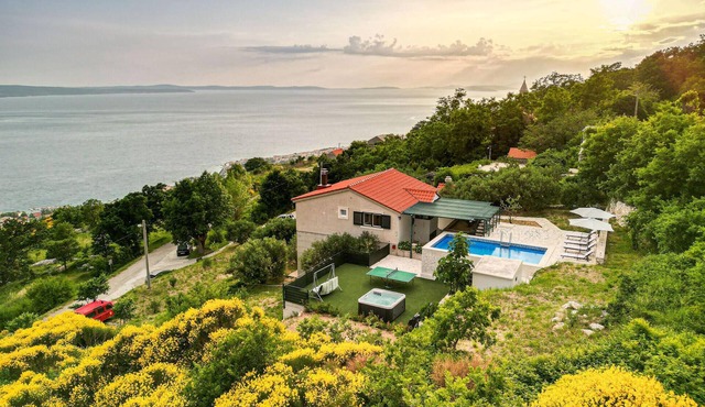 Gorgeous home in Omis in Omis
