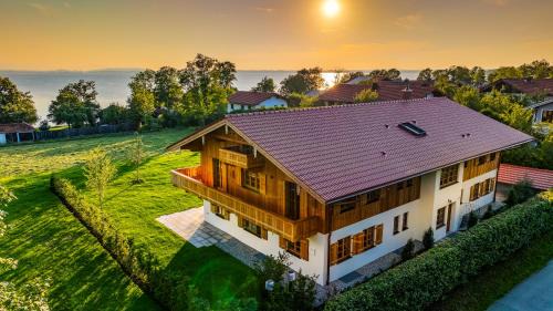 Graf Chiemo Suites - direkt am Chiemsee mit separatem Seezugang in Chieming