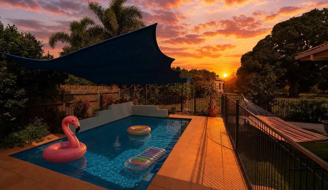 Grand Riverside Retreat – 5BR Pet-Friendly Home in Annandale