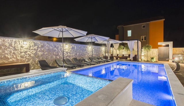 Grebastica Poolside Villa in Grebastica