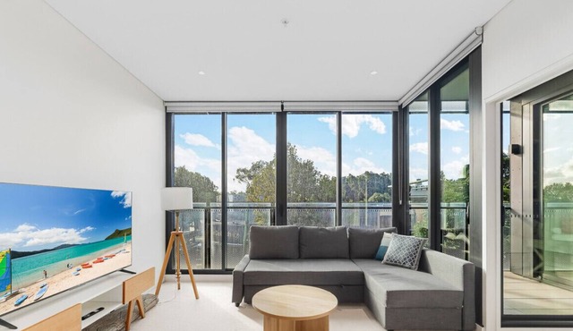 Green Square 2BR | Station, Woolworths + Parking