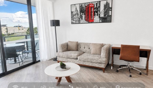 Heart of Southport 2BR | Near Tram and Pacific Fair