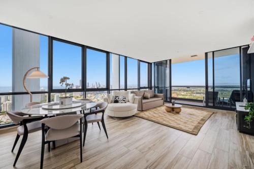High Level Ocean View 3 Bedroom 2 Bathroom Apartment with Free Parking