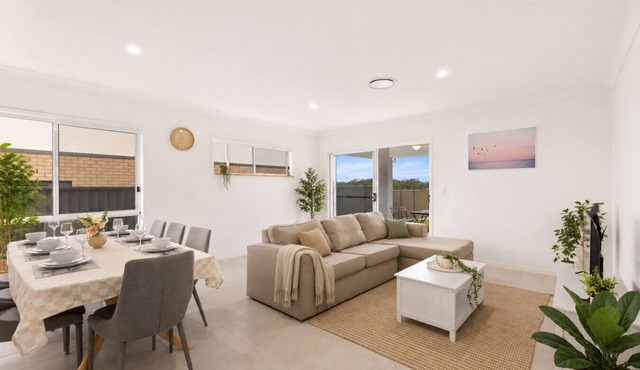 Highbury Court Retreat: 4-Bed, 2-Bath, w/Parking
