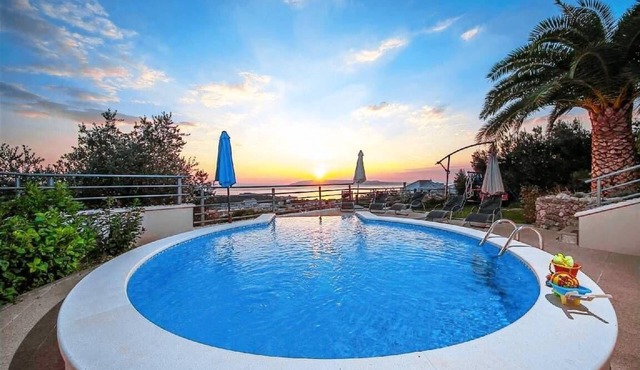 Holiday house Makarska for 1 - 11 persons with 4 bedrooms - Holiday house
