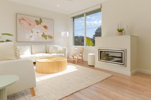Idyllic 4-Bed Home With Alfresco Area Near Beach