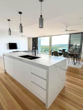 Incredible Views, Open Spaces, Luxury Escapes Townsville Villa