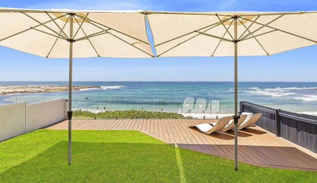 JOEANNE -ABSOLUTE BEACHFRONT AT BLUE BAY