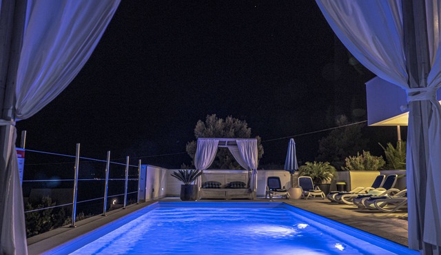 Last-minute offers/Pet-friendly/VERY low low-season prices