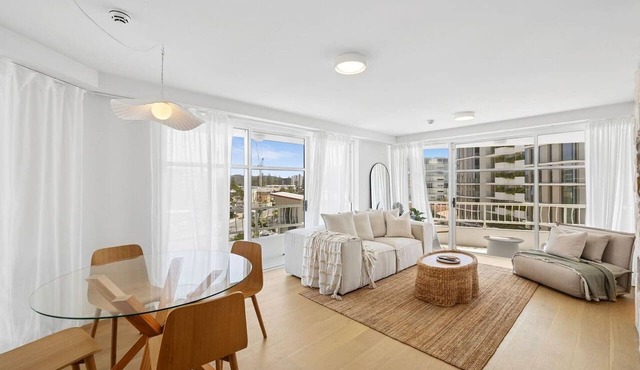 Lookout Palm Beach - Absolute Beachfront + Views