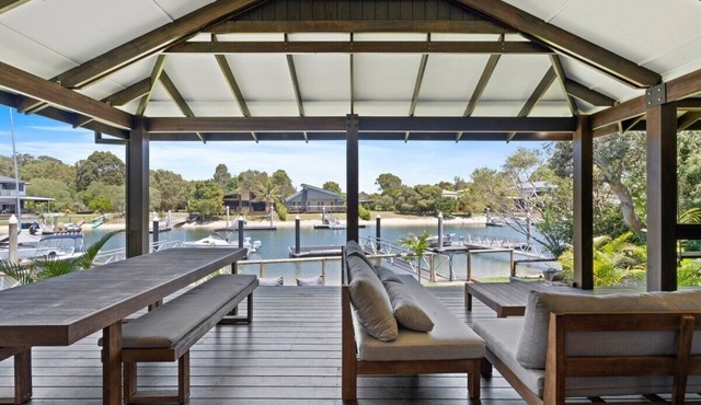 Luxe South Stadbroke Island Escape 4 Bed plus Pool