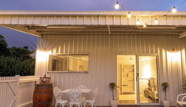 Luxury 1-Bedroom Hinterland Suite | Private | Walk to Cafés & Wineries