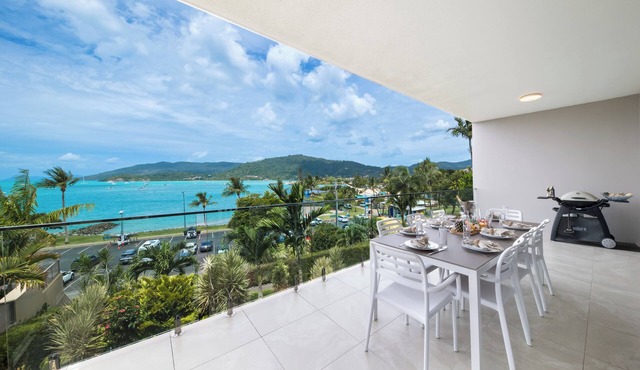 Luxury 1 bedroom apartment in Central Airlie with the best views